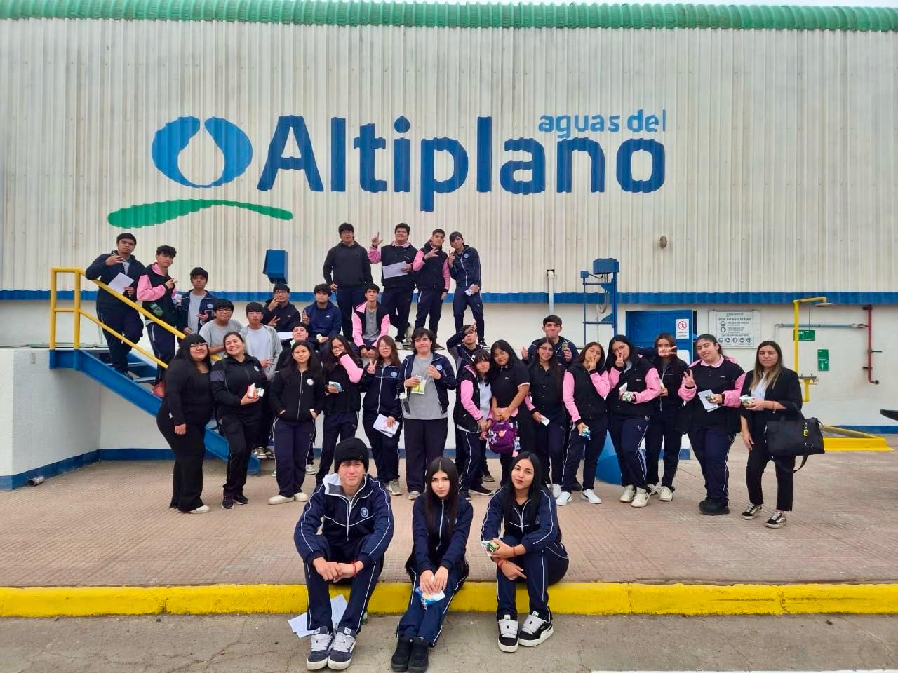 Estudiantes del Colegio Adolfo Beyzaga conocen el impacto de la tecnología hídrica en la Planta Lluta
